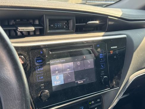 Used 2017 Toyota Corolla SE w/ Carpet Mat Package (TMS) FWD image 19