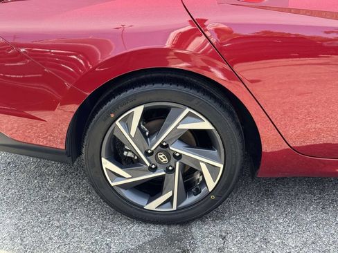 Certified 2025 Hyundai Elantra Limited FWD image 7
