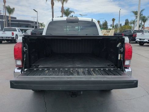 Used 2018 Toyota Tacoma SR5 RWD image 26