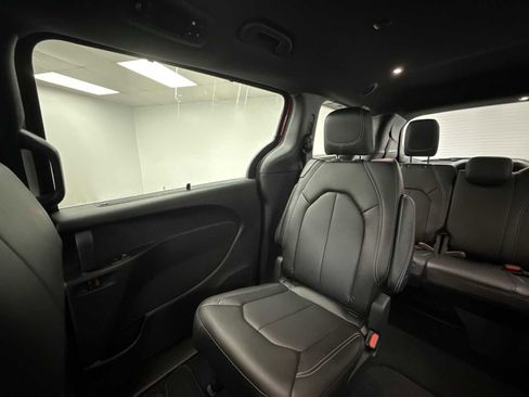 New 2026 Chrysler Pacifica Select FWD image 12