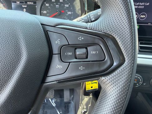 Used 2025 Chevrolet Trax LS w/ LS Convenience Package FWD image 19