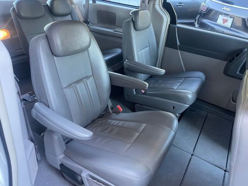 Used 2010 Dodge Grand Caravan SXT image 28