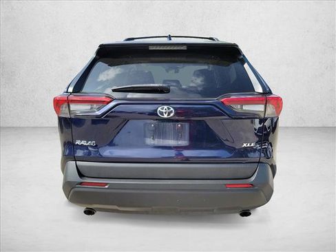 Used 2022 Toyota RAV4 XLE Premium FWD image 6