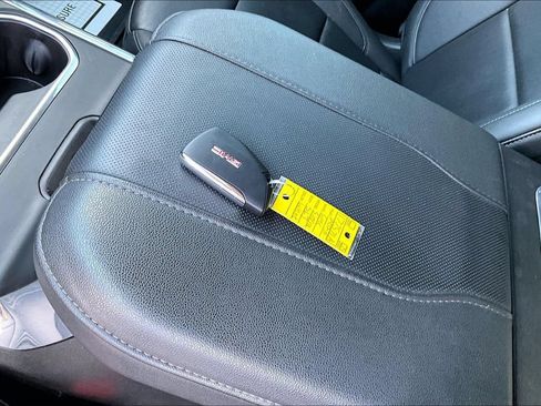 Used 2025 GMC Sierra 1500 SLT AWD/4WD image 10