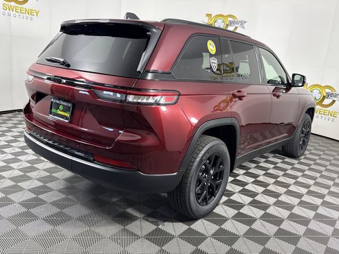 New 2025 Jeep Grand Cherokee Altitude w/ Trailer Tow Package image 10