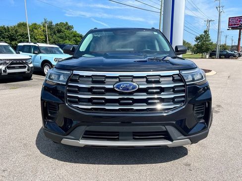 Used 2025 Ford Explorer Active RWD image 2