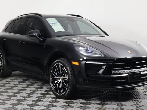Used 2023 Porsche Macan AWD/4WD image 3