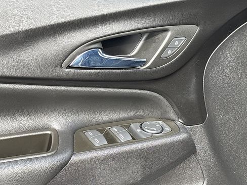 Used 2023 Chevrolet Equinox LT FWD image 29