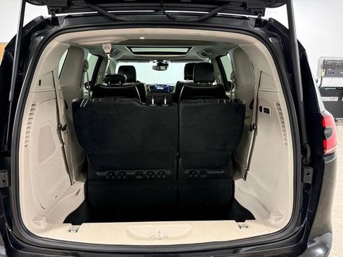 Used 2022 Chrysler Pacifica Limited image 20