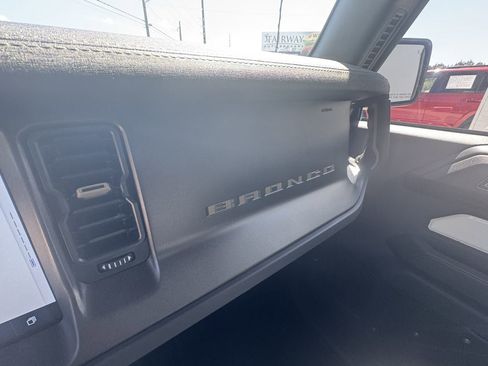 Used 2025 Ford Bronco Badlands AWD/4WD image 21