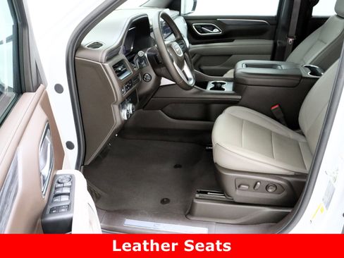 Used 2024 GMC Yukon XL SLT w/ SLT Premium Package image 15