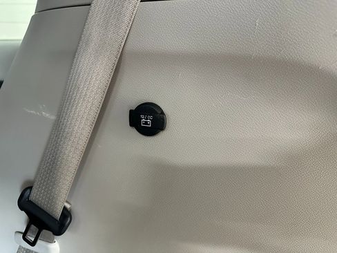 Certified 2024 Chrysler Pacifica Select image 44