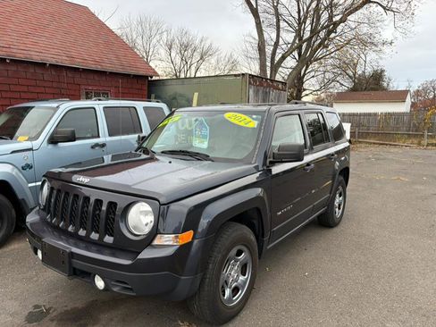 Used 2014 Jeep Patriot Sport image 2