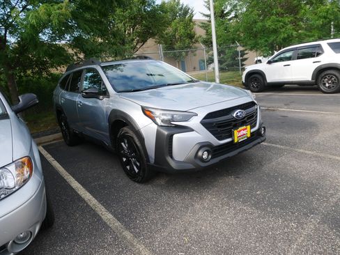 Used 2025 Subaru Outback Onyx Edition AWD/4WD image 2