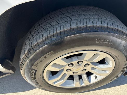 Used 2019 Chevrolet Suburban LT RWD image 20