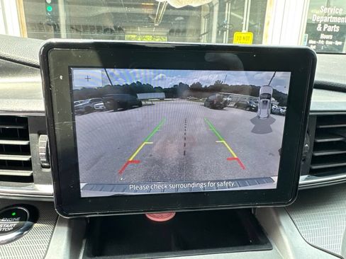 Used 2021 Ford Explorer XLT w/ Equipment Group 202A RWD image 11