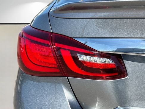 Used 2019 INFINITI Q70 Luxe w/ Sport Package image 10