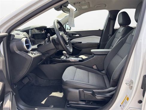 Used 2024 Chevrolet Trax LT w/ Driver Confidence Package image 9