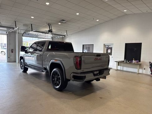 Used 2024 GMC Sierra 2500 AT4 w/ AT4 Premium Plus Package AWD/4WD image 5