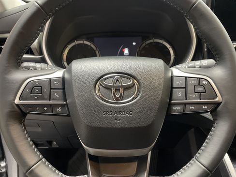 Used 2026 Toyota Highlander XLE image 18