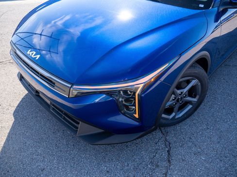 New 2025 Kia K4 LXS FWD image 2