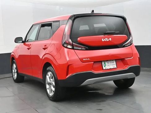 Used 2024 Kia Soul LX w/ Option Group 015 FWD image 8