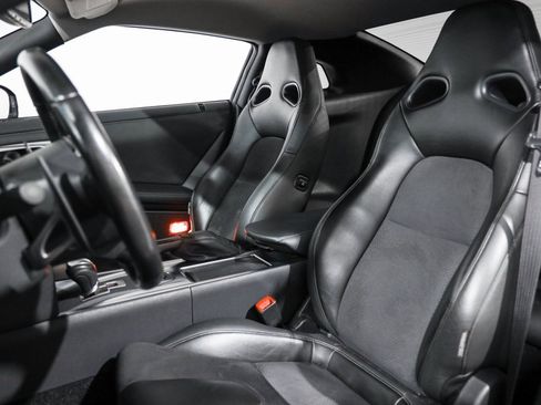 Used 2009 Nissan GT-R Premium image 41
