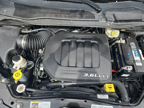 Used 2017 Dodge Grand Caravan SXT image 26