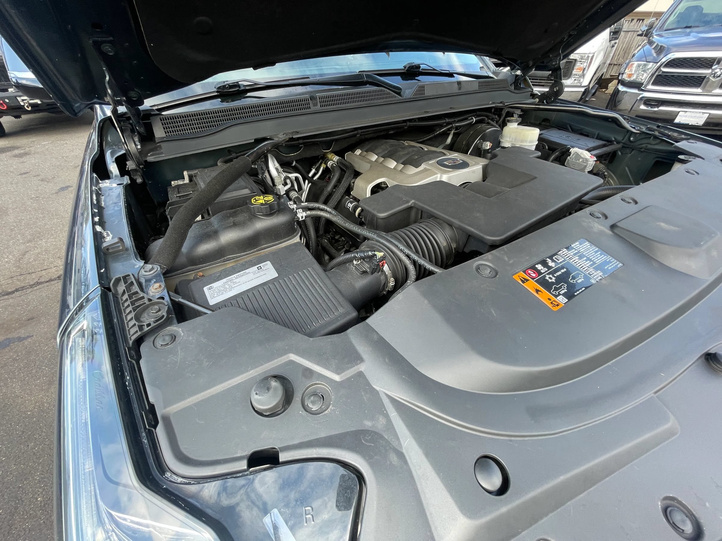 Used 2019 Cadillac Escalade Luxury AWD/4WD image 21