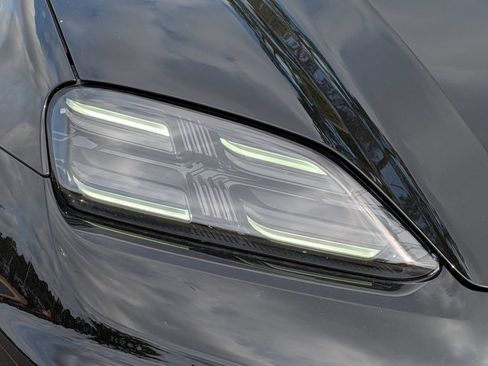 Certified 2025 Porsche Macan 4S Electric AWD/4WD image 28
