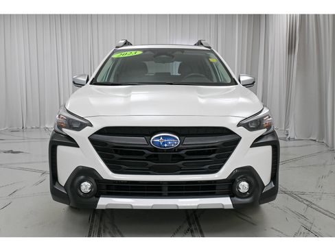 Used 2023 Subaru Outback Touring AWD/4WD image 3