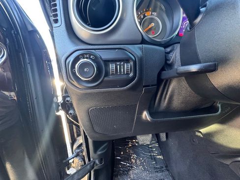Used 2019 Jeep Wrangler Unlimited Sport AWD/4WD image 4