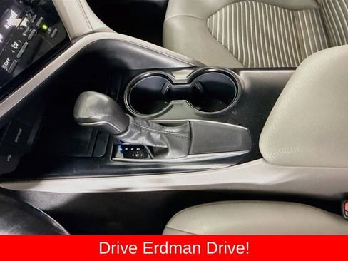 Used 2020 Toyota Camry SE FWD image 19