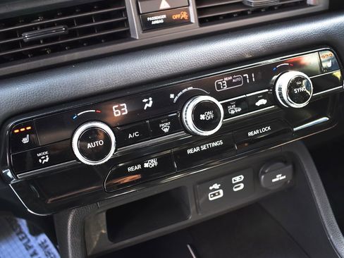 Used 2025 Honda Pilot TrailSport image 20