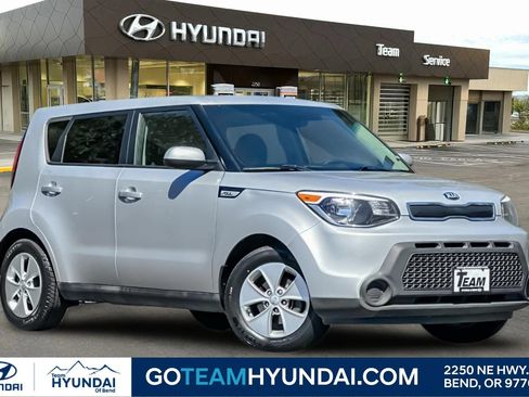 Used 2016 Kia Soul FWD image 1