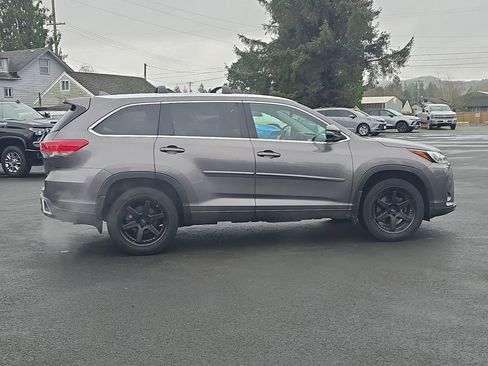 Used 2018 Toyota Highlander Limited Platinum image 7