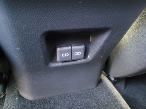 Used 2022 Toyota RAV4 SE w/ Convenience Package image 14