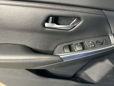 New 2025 Nissan Sentra SR image 18