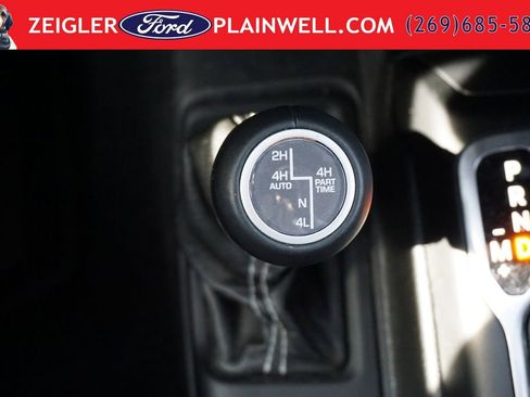 Used 2022 Jeep Wrangler Unlimited Sahara w/ Cold Weather Group AWD/4WD image 23