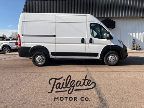 Used 2025 RAM ProMaster 2500 w/ Convenience Group FWD image 1