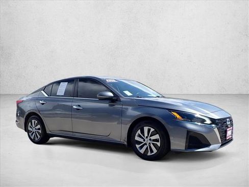 Used 2023 Nissan Altima 2.5 S FWD image 6