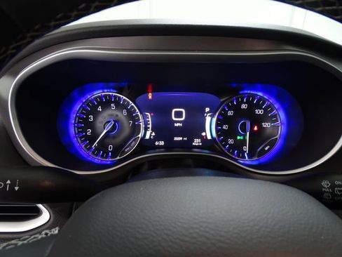 Used 2025 Chrysler Pacifica Select FWD image 15