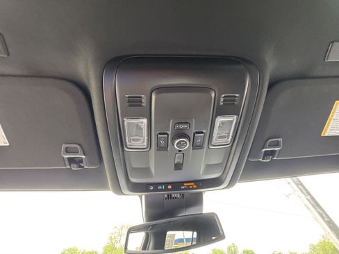 Used 2025 GMC Yukon XL Denali AWD/4WD image 25