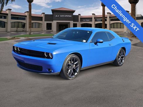 Used 2019 Dodge Challenger SXT w/ Blacktop Package RWD image 4