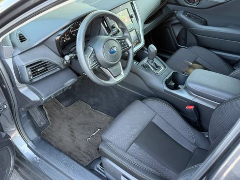 Used 2025 Subaru Outback AWD/4WD image 12
