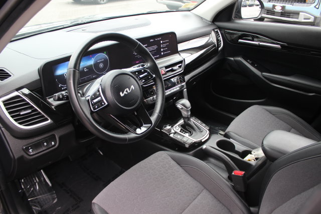 Used 2024 Kia Seltos S AWD/4WD image 3
