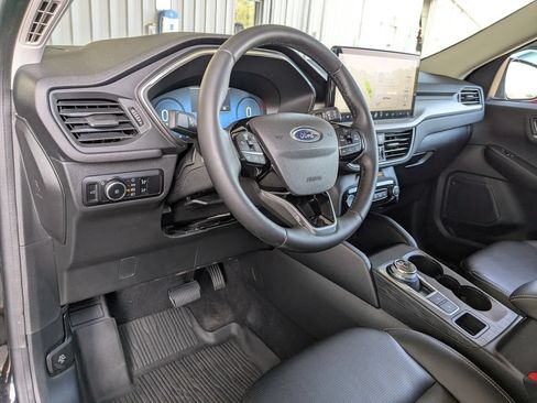 Used 2023 Ford Escape Platinum w/ Class II Trailer Tow Package AWD/4WD image 10