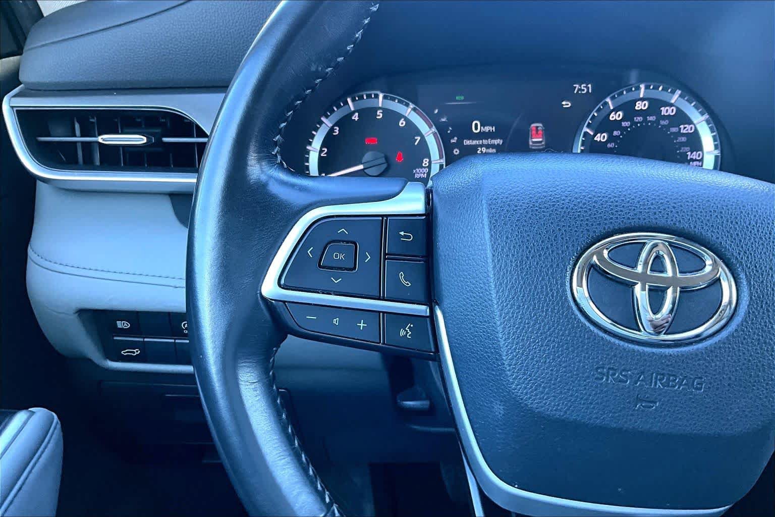 Used 2023 Toyota Highlander XLE FWD image 23