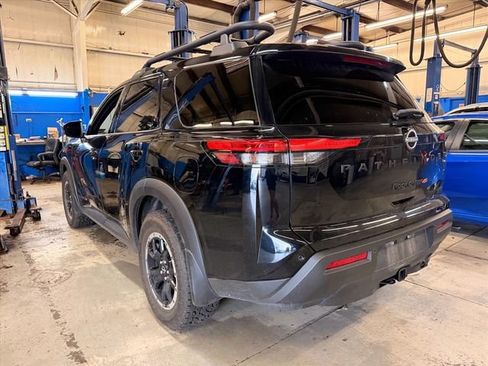 Used 2025 Nissan Pathfinder Rock Creek AWD/4WD image 9