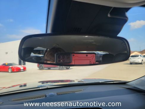 Used 2025 Chevrolet Trax LT w/ LT Convenience Package image 25